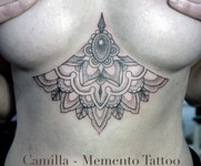 camilla_mementotattoo_underboob_dotwork.jpg